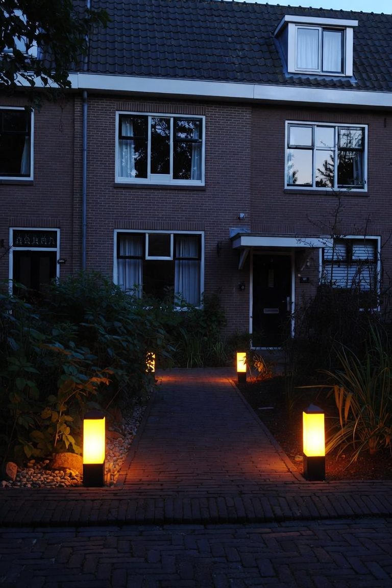 Verlicht pad zorgt voor veilige oriëntatie in de tuin