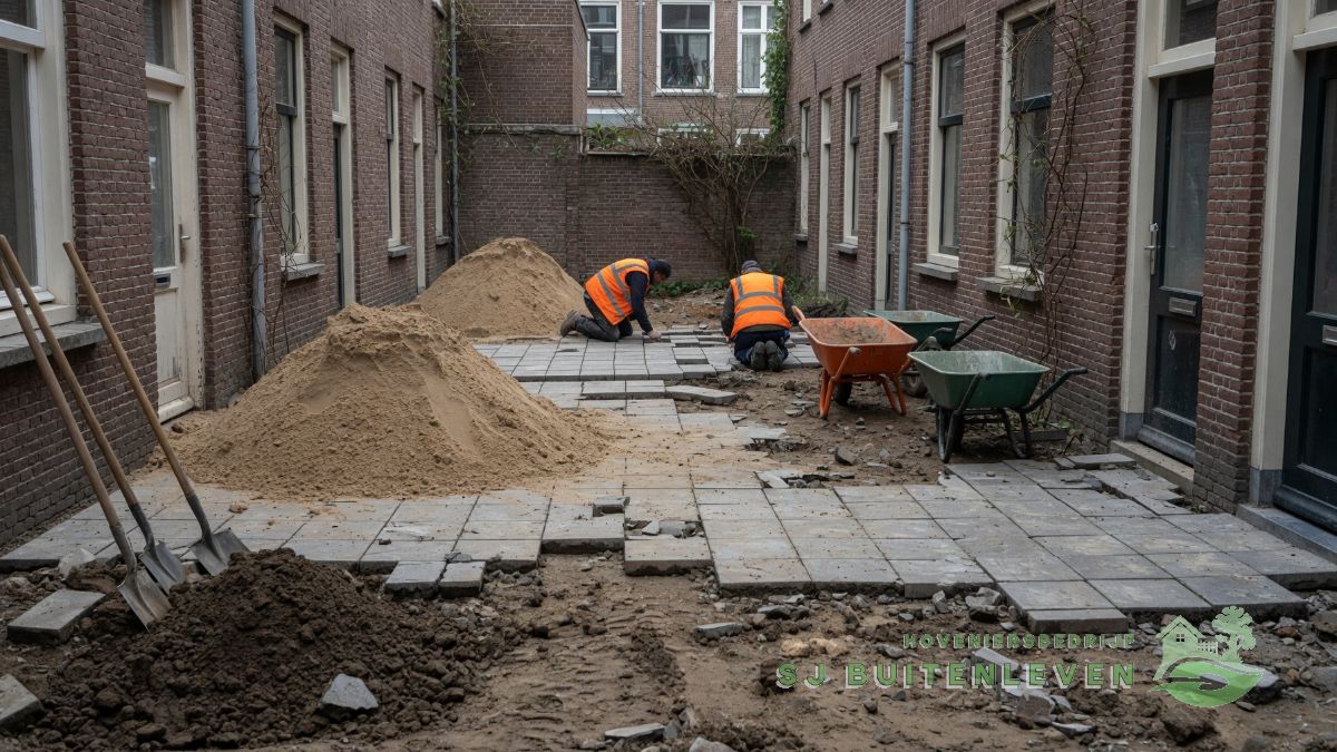 Snoeien en onderhoud, project Binnentuin voor VVE in Purmerend door hovenier SJ Buitenleven (situatie vooraf)
